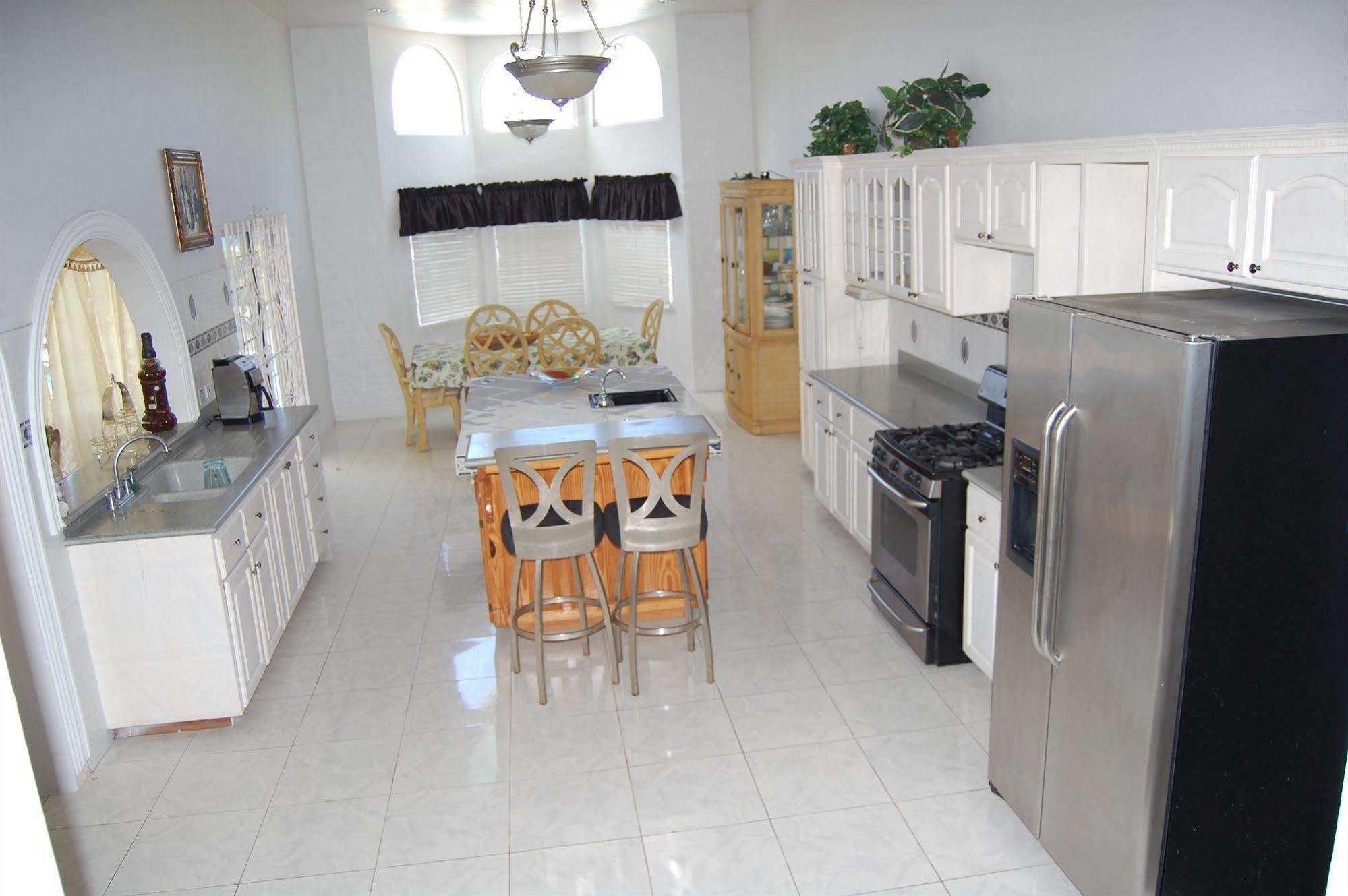 Celebrity Jamaica Guest house Montego Bay