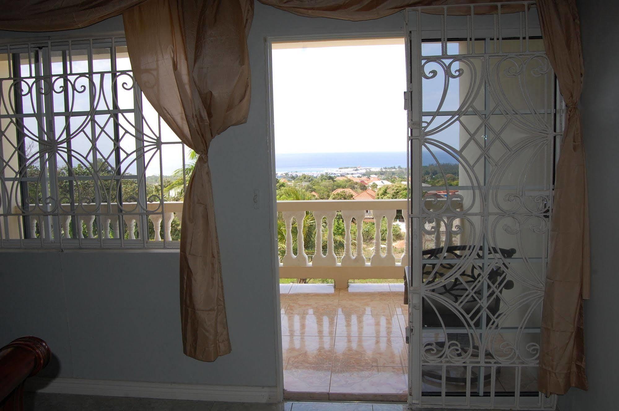 Celebrity Jamaica Guest house 3*