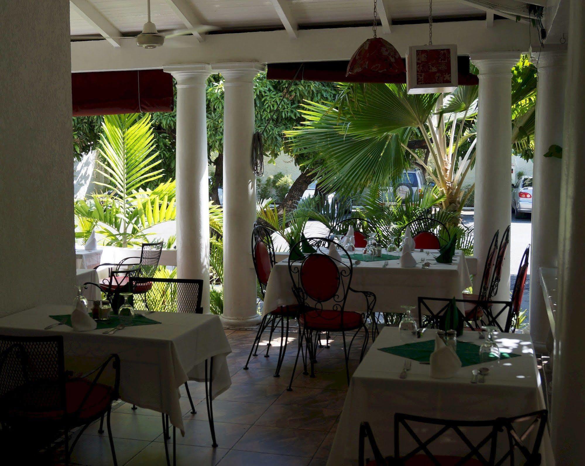 Four Seasons Hotel Kingston