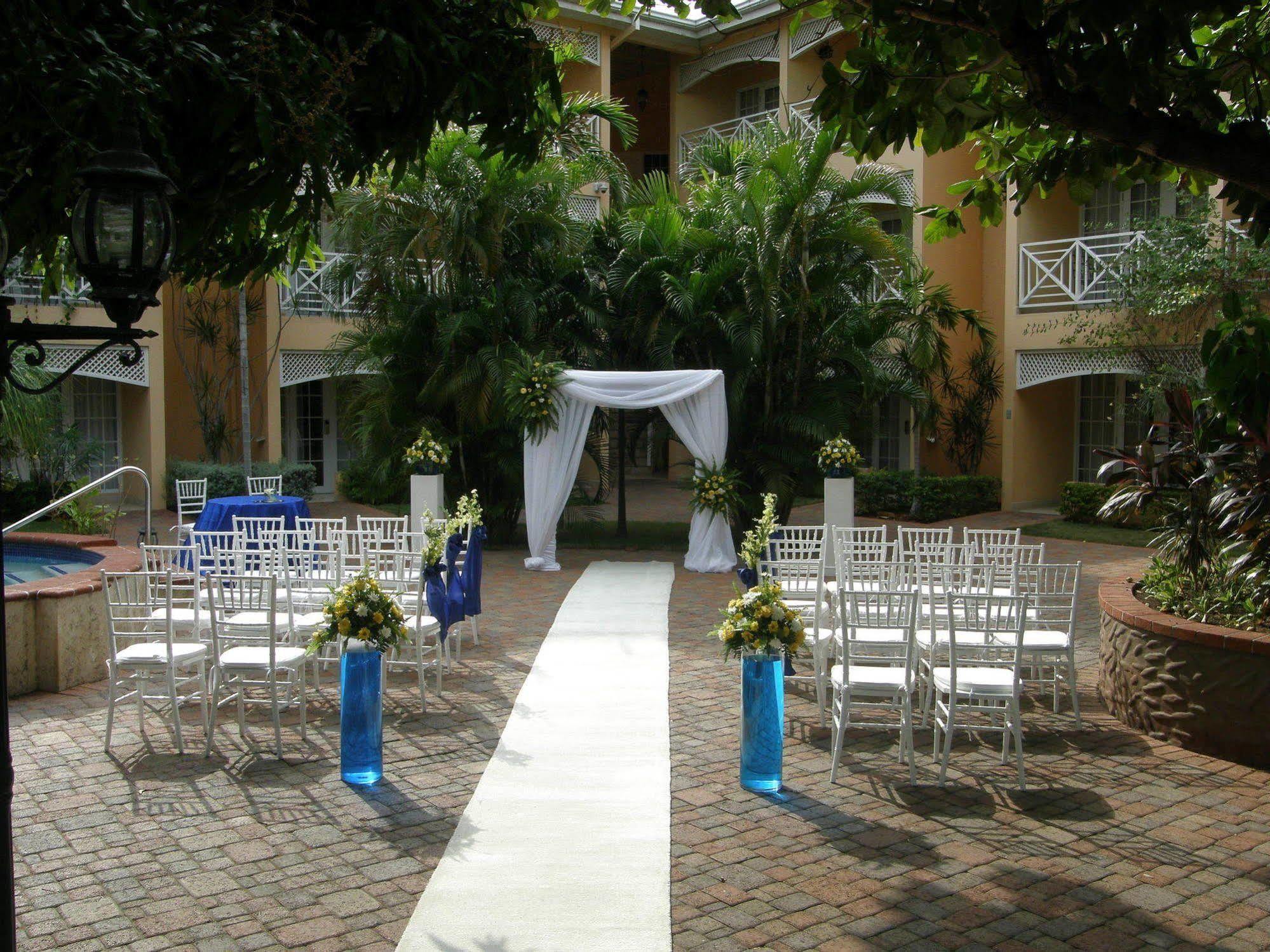 Four Seasons Hotel 3*