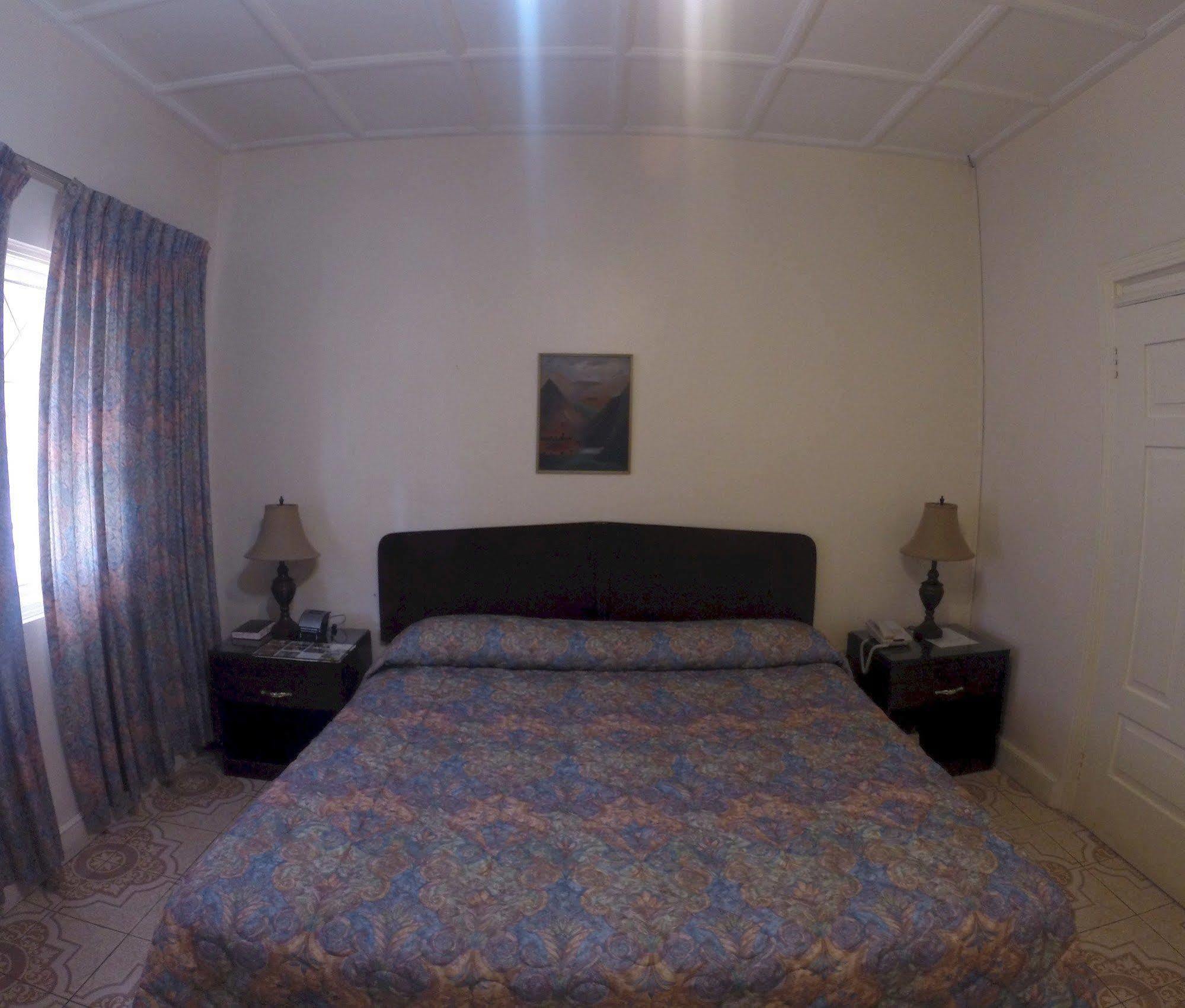 Four Seasons Hotel Kingston