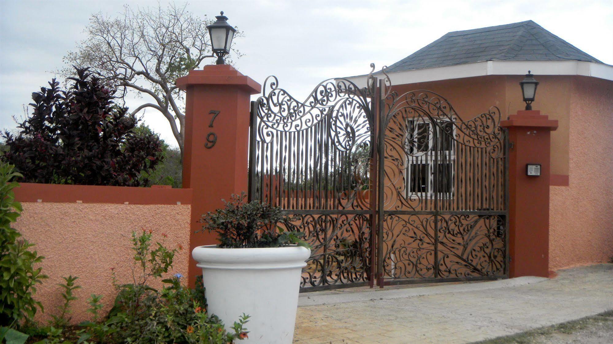 The Residences At Briarwood 3*