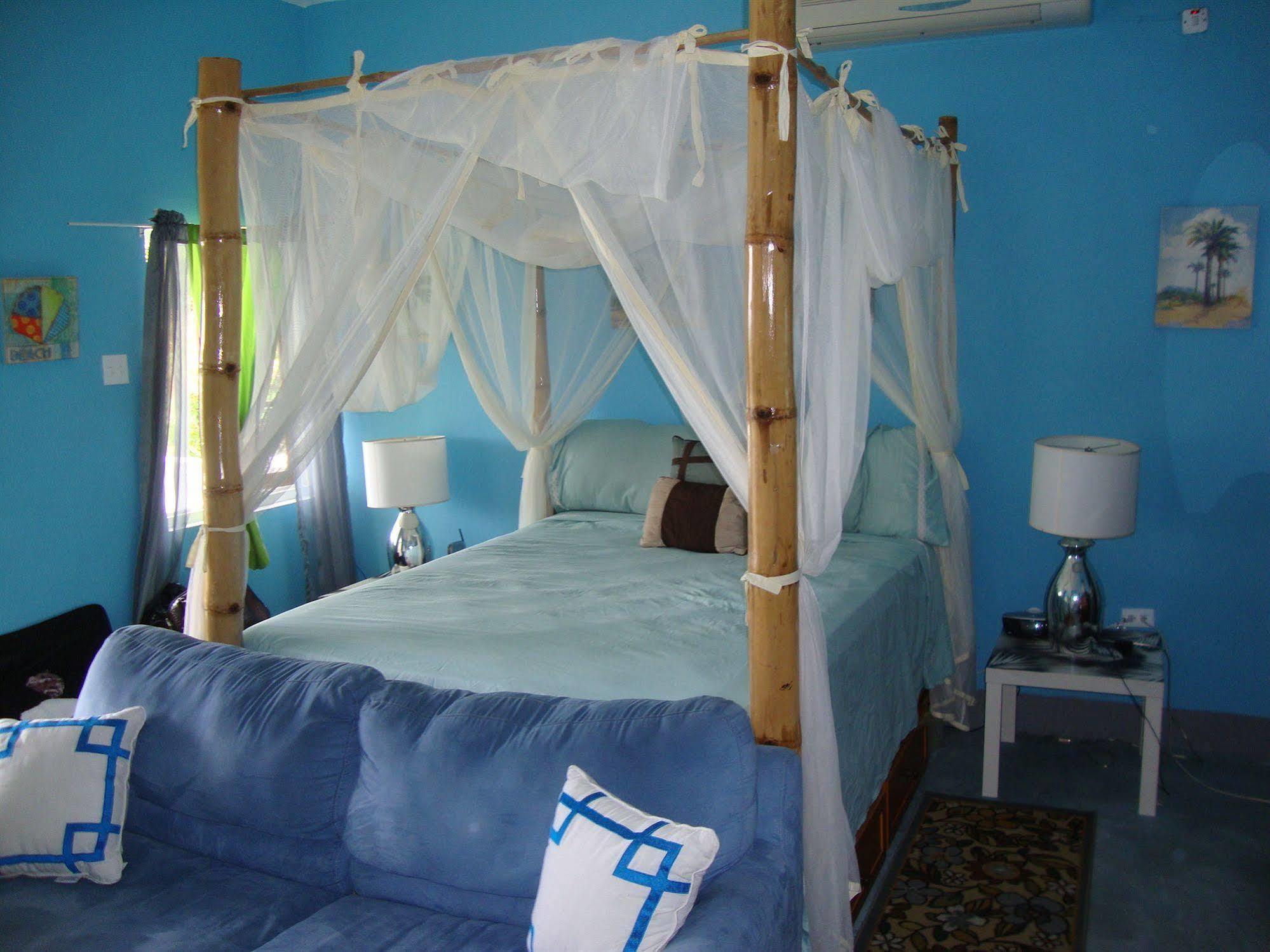 Hotel By The Sea Vacation And 3*