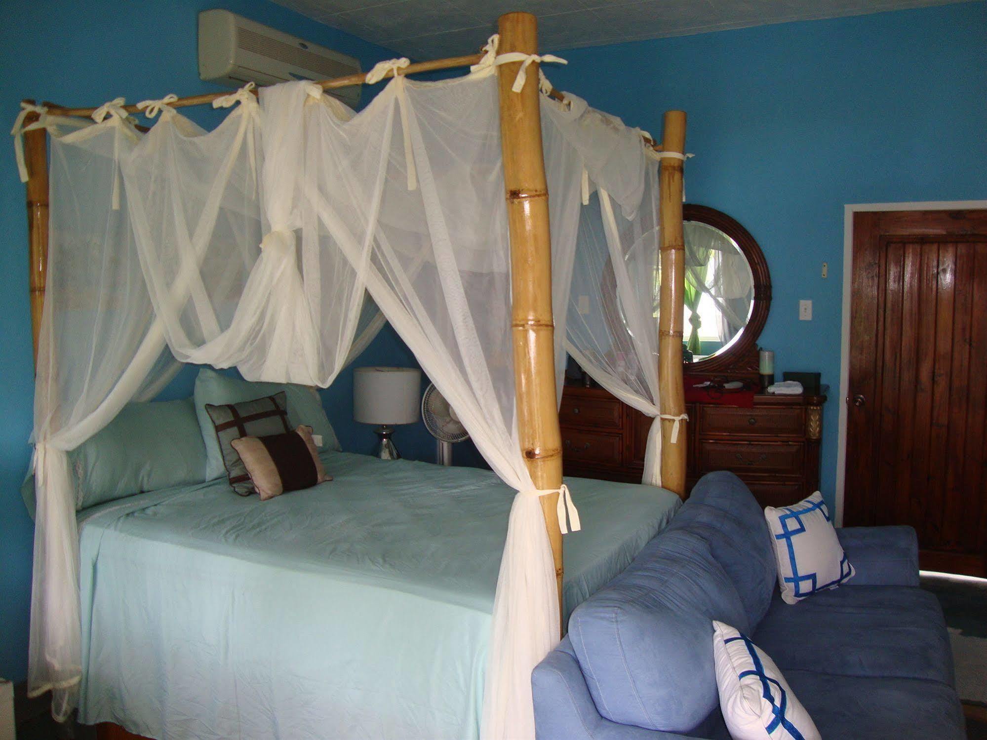 By The Sea Vacation And Hotel Port Antonio