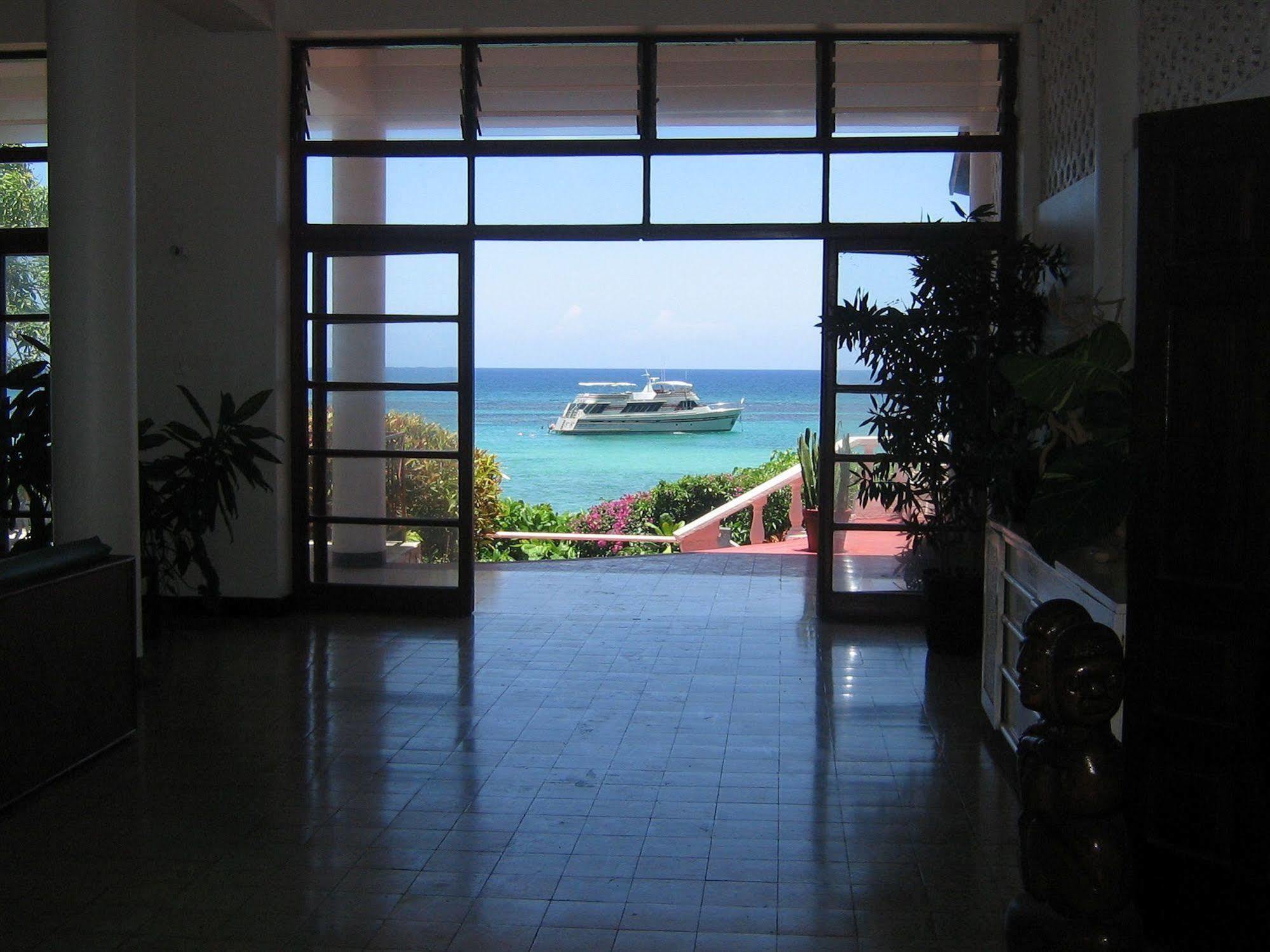 Silver Seas Hotel 2*