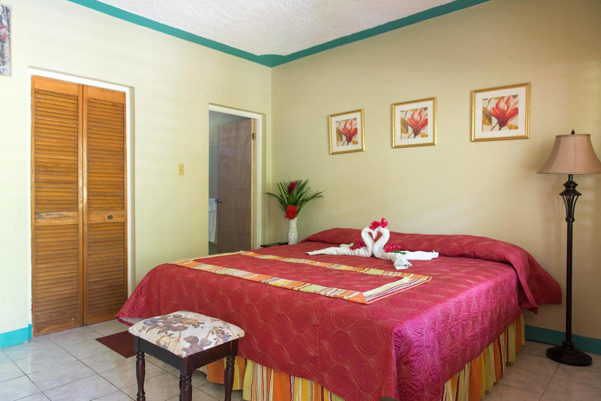 Golden Sunset Villas Lodge Negril
