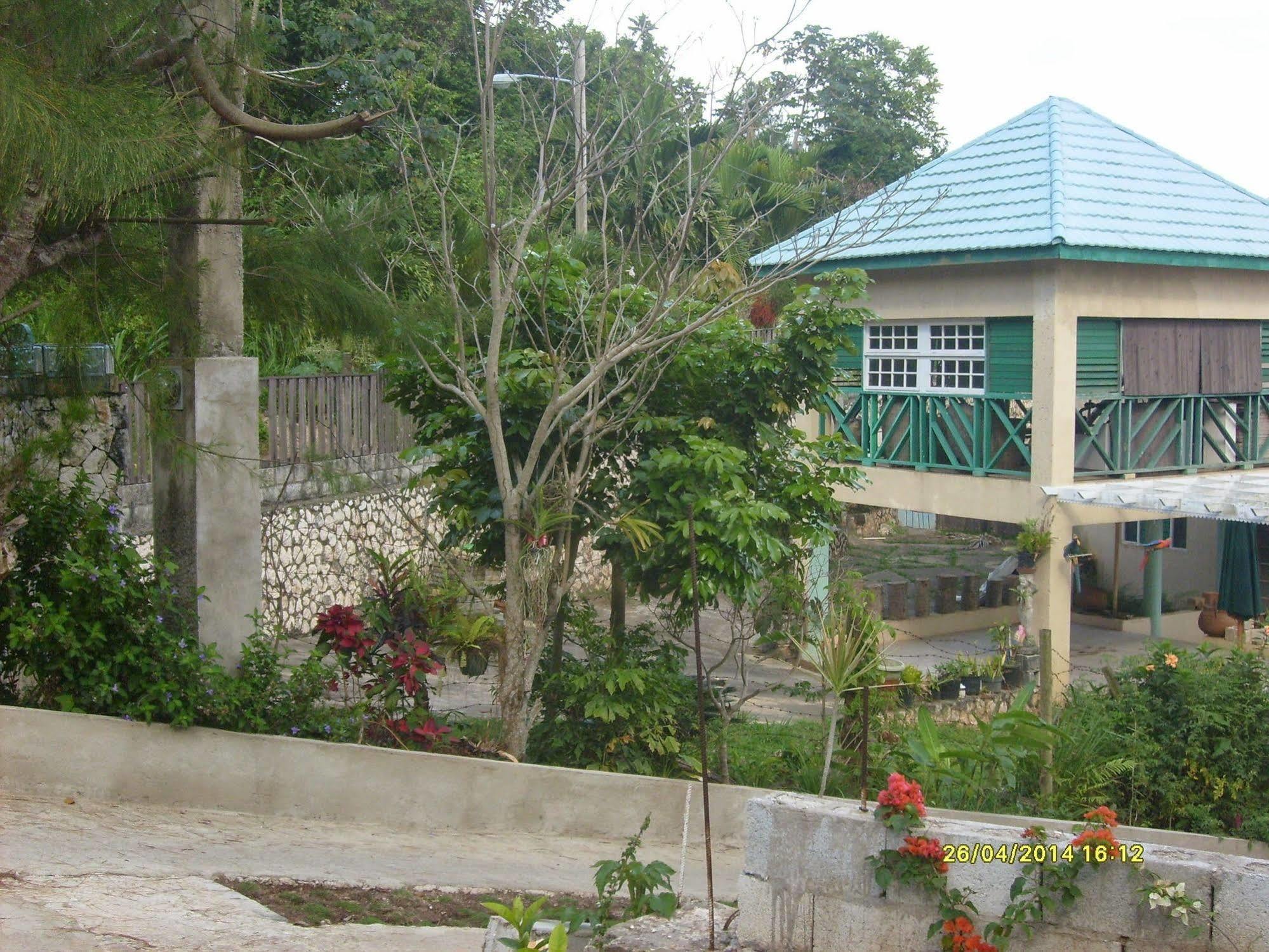 Naturesview Castle Hotel 3*