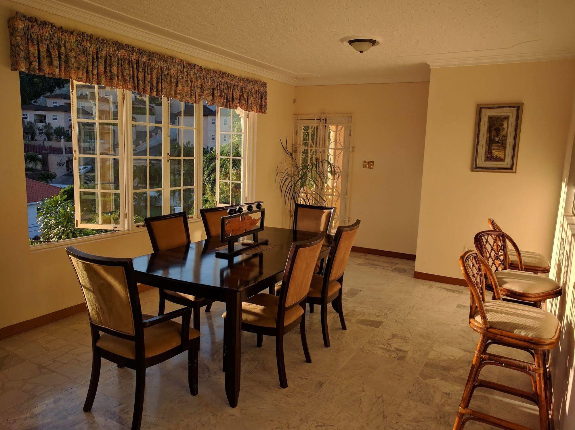 Rockhampton Suites 3* Kingston