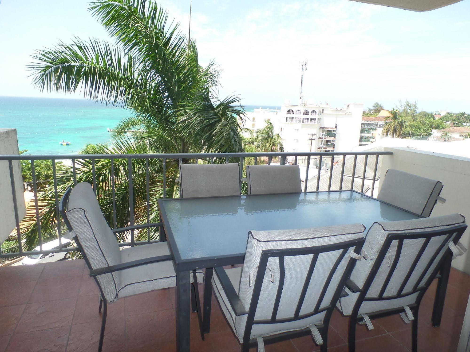 Sky Lounge Beach Studio