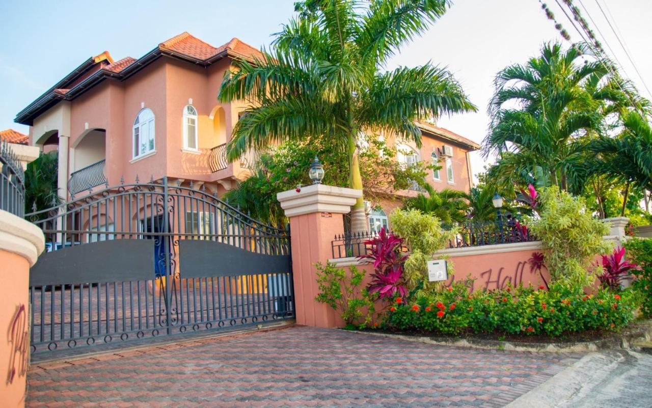 Pen Hall Bnb Ocho Rios *