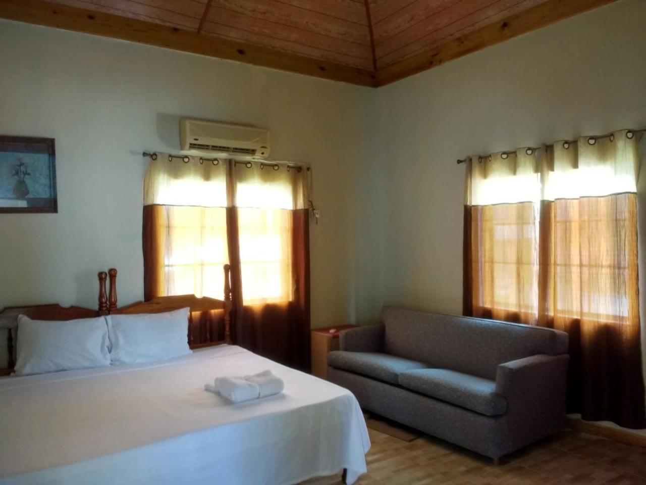 Golden Sands Guest house Treasure Beach