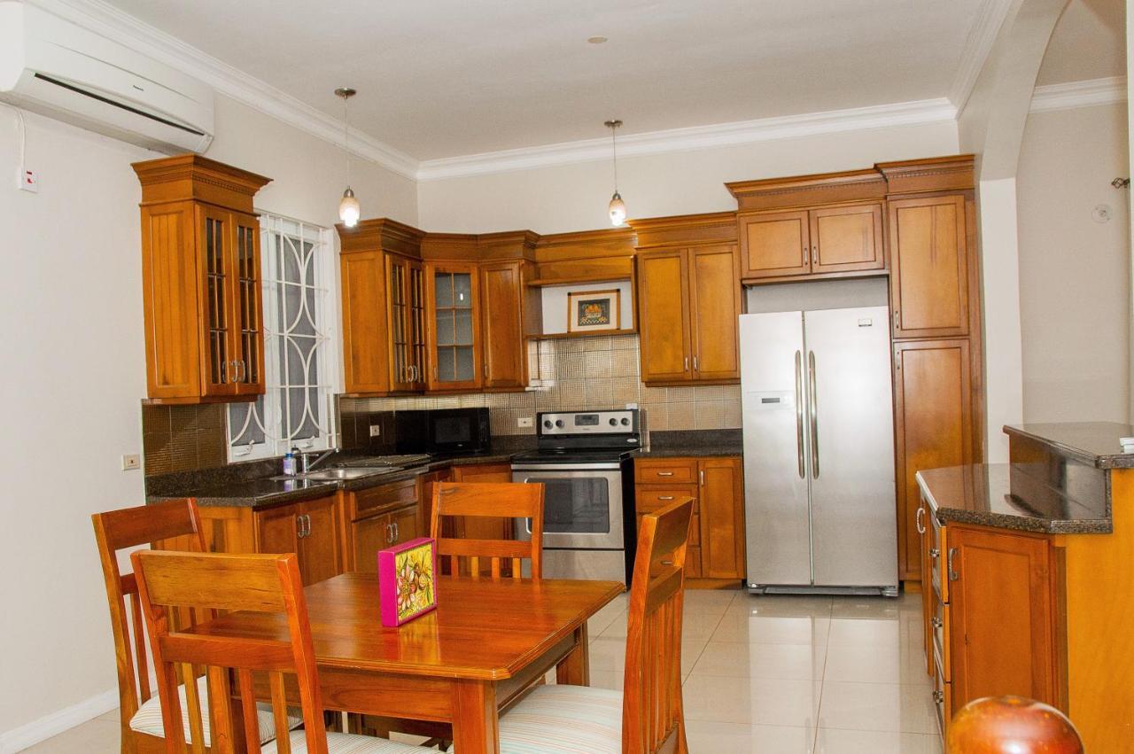 Pen Hall Bnb Ocho Rios Bed & Breakfast Runaway Bay