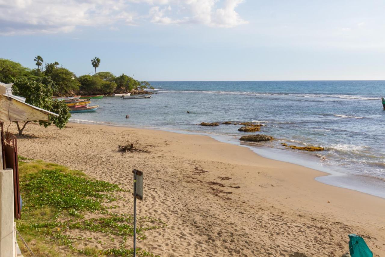 Guest house Golden Sands Treasure Beach