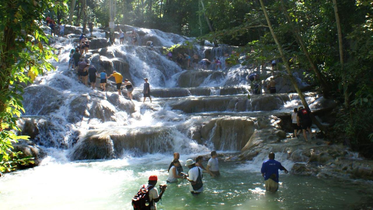 Pen Hall Bnb Ocho Rios Bed & Breakfast *