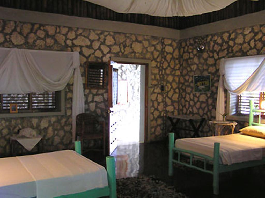 Jackies On The Reef Hotel