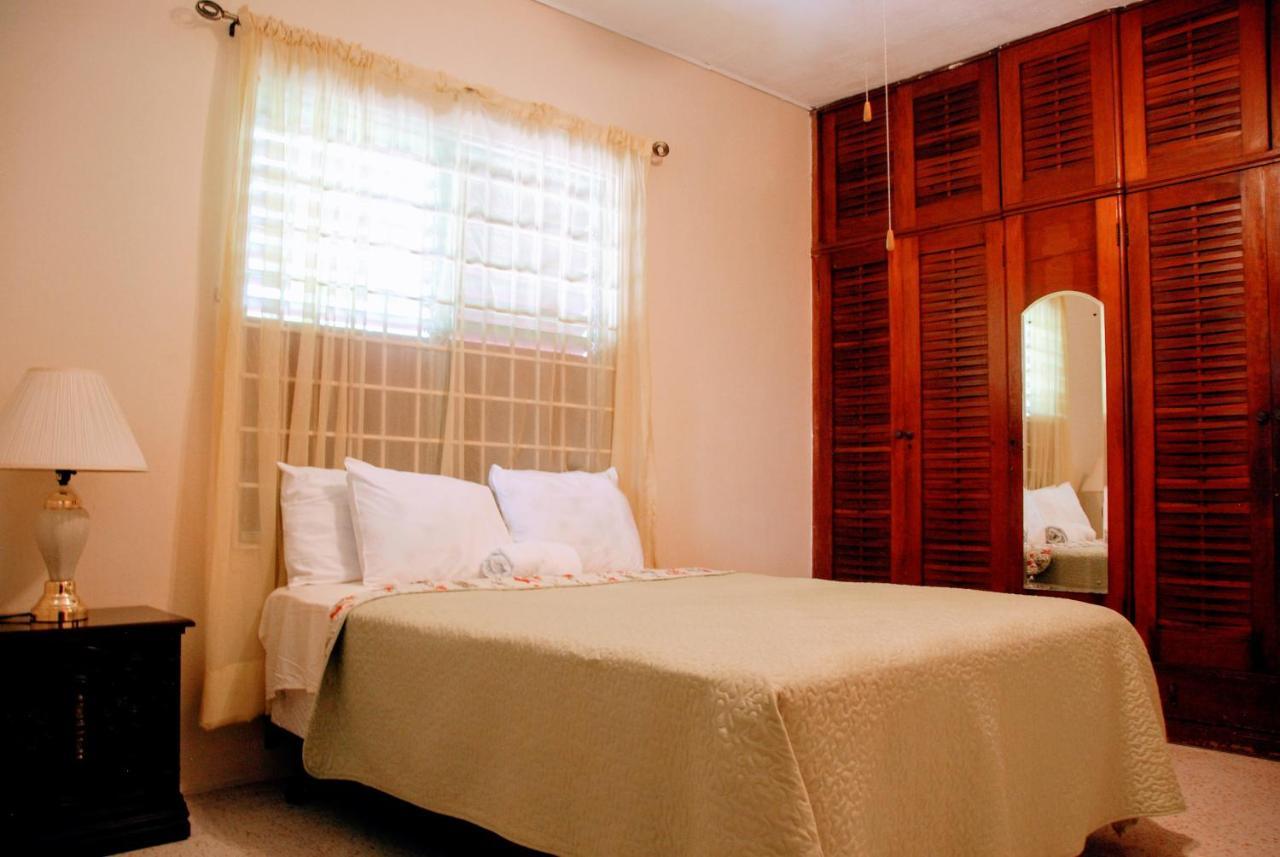 Inn Jacks Hill Tropical Arcadia Kingston