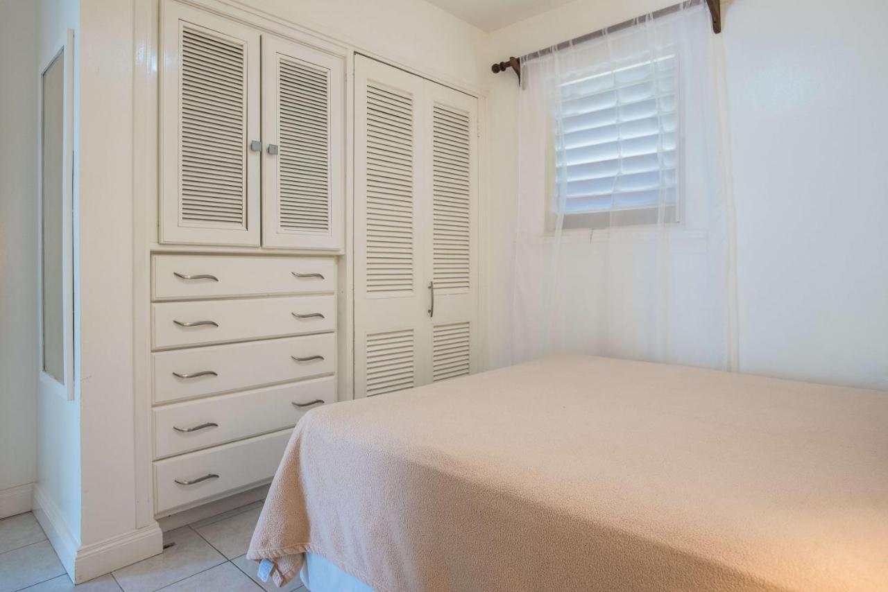 Point Village Apartment *