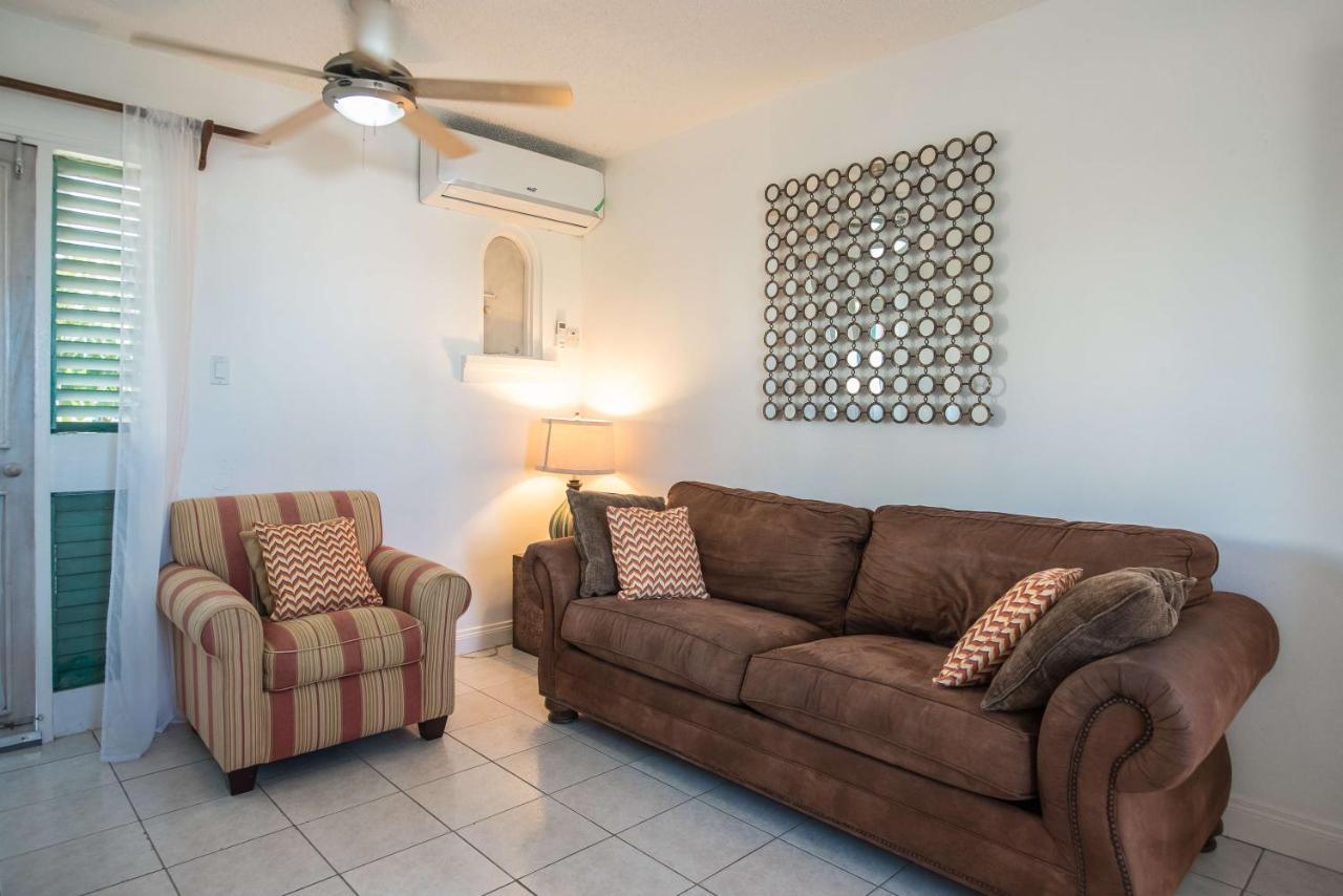 Point Village Apartment *