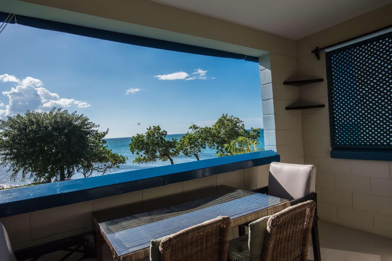 Point Village Apartment *