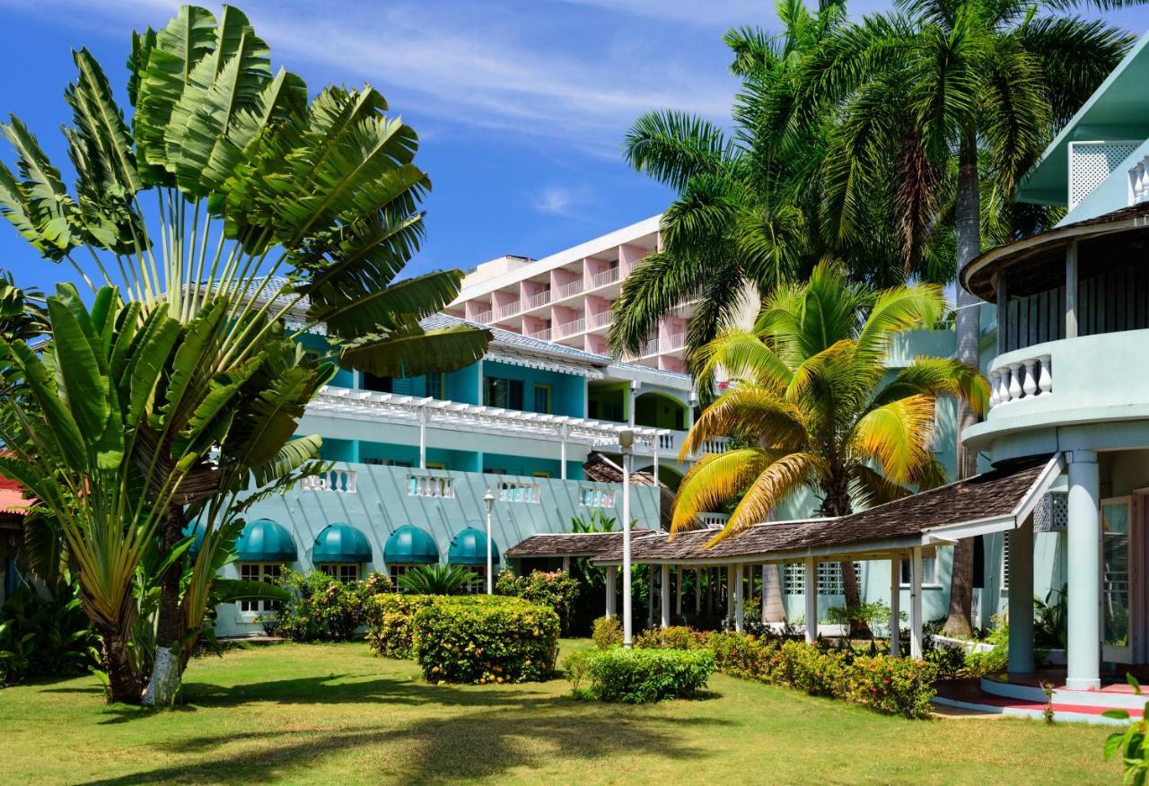 Doctors Cave Hotel