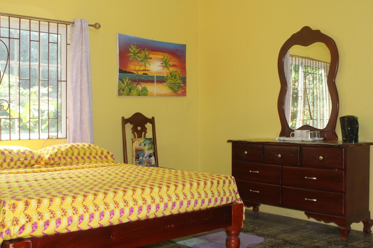 Ritashomeawayfromhome 2* Ocho Rios