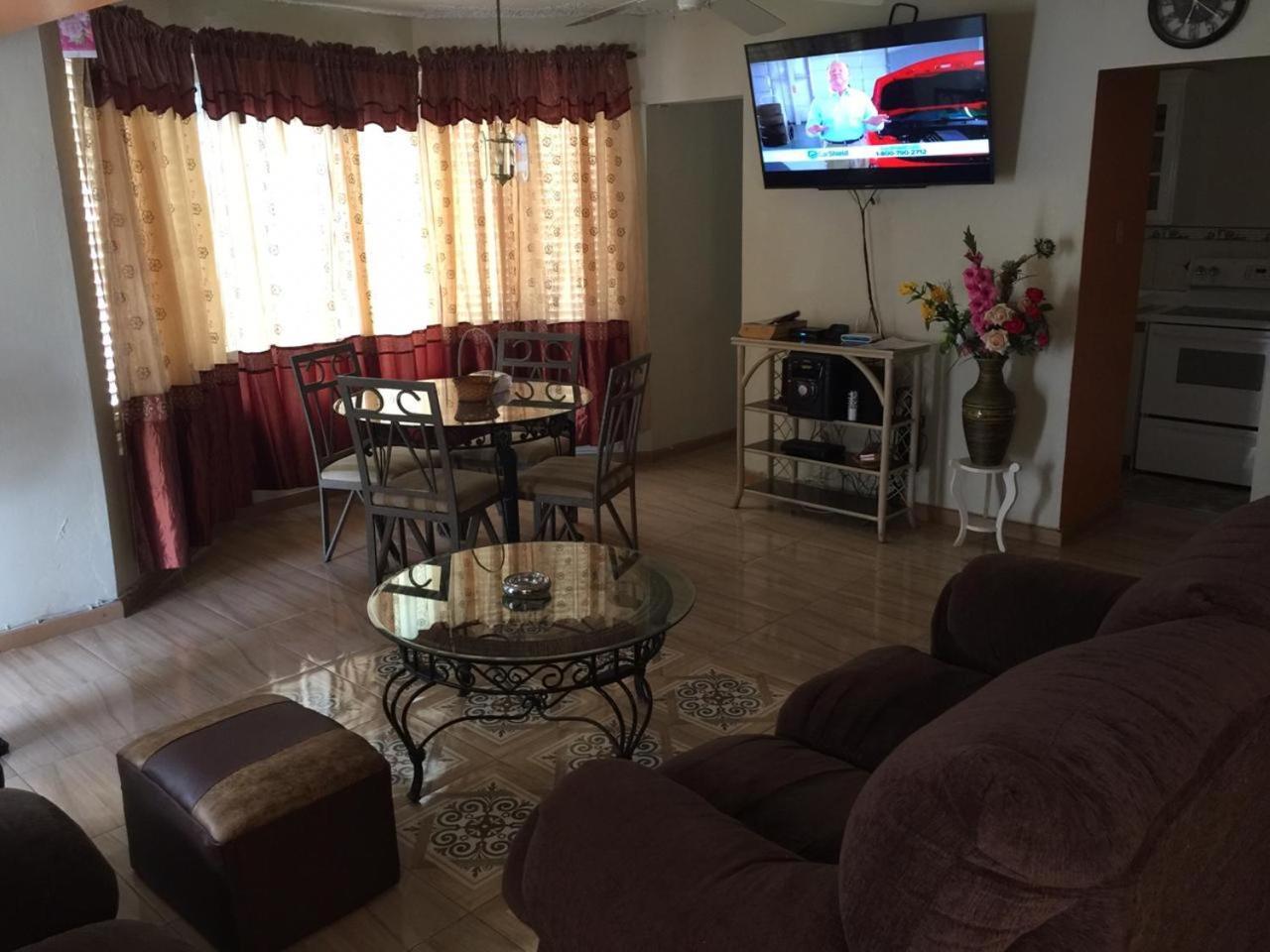 Chill On The Hill Apartamento Ocho Rios