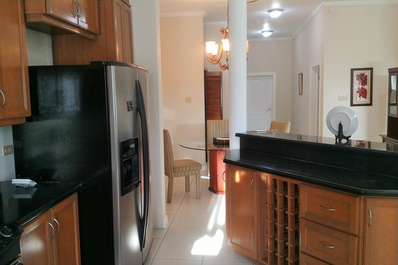 Pen Hall Bnb Ocho Rios *