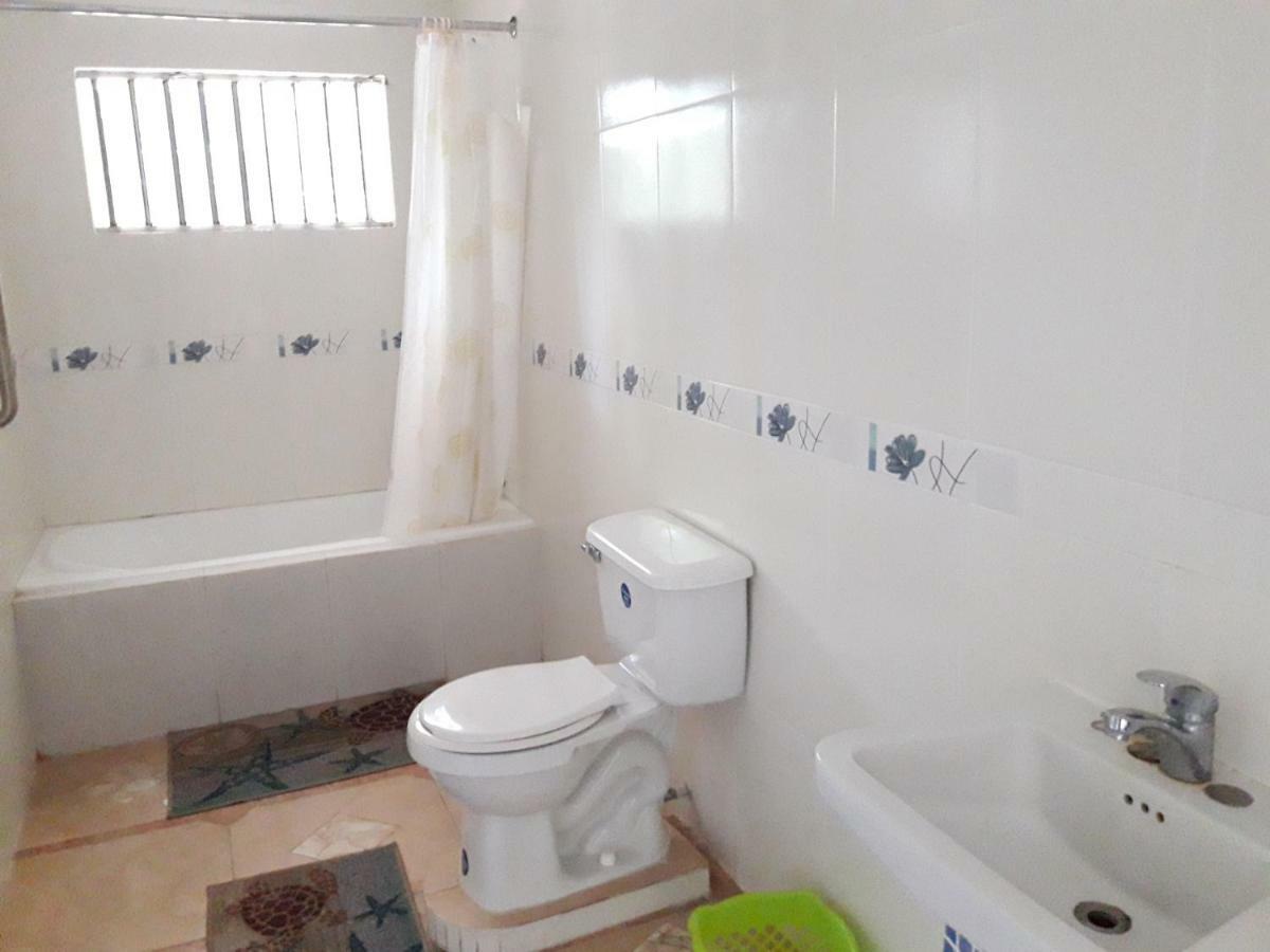 Guest house Golden Sands Treasure Beach
