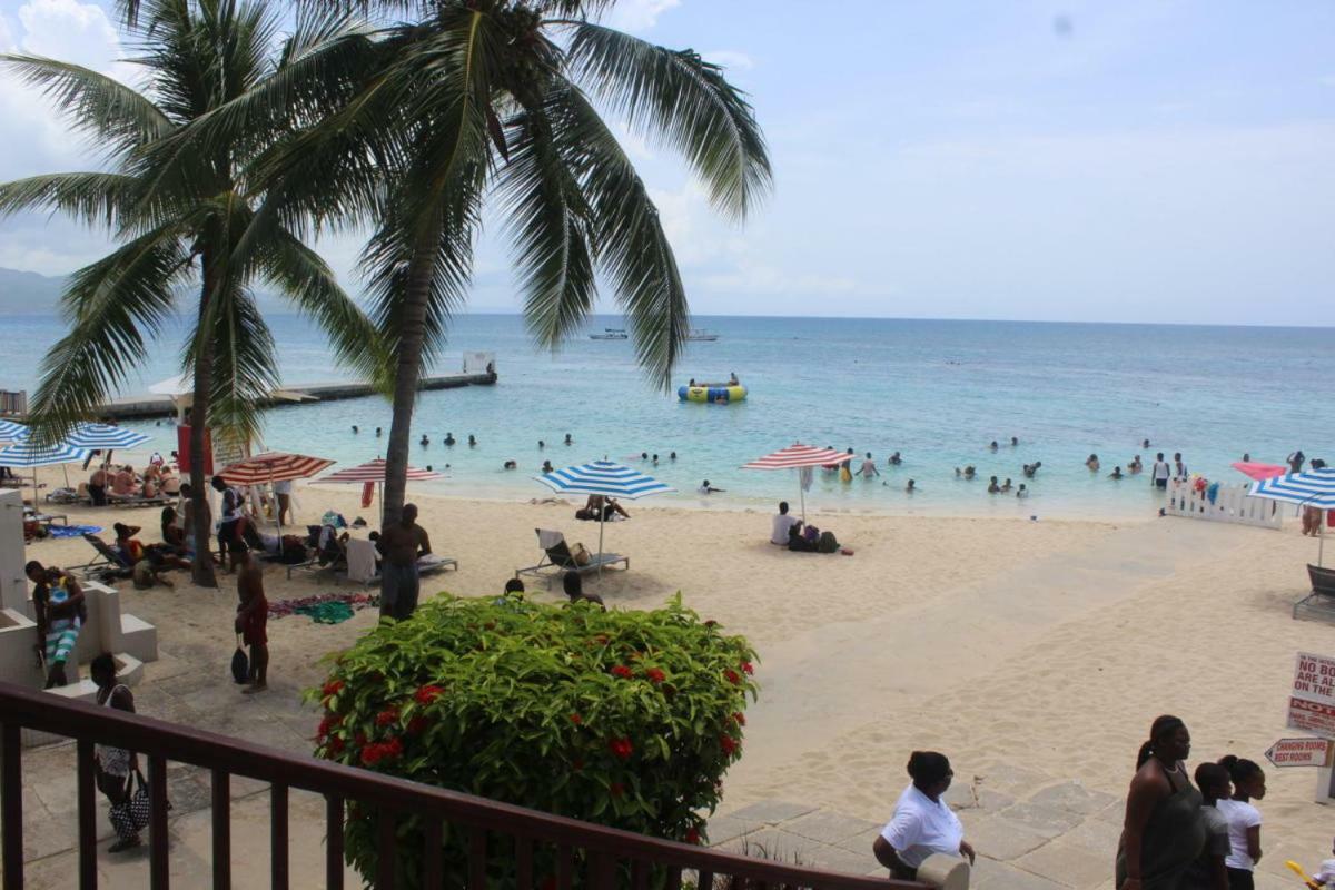 Palm Breeze House & Guest house 3*