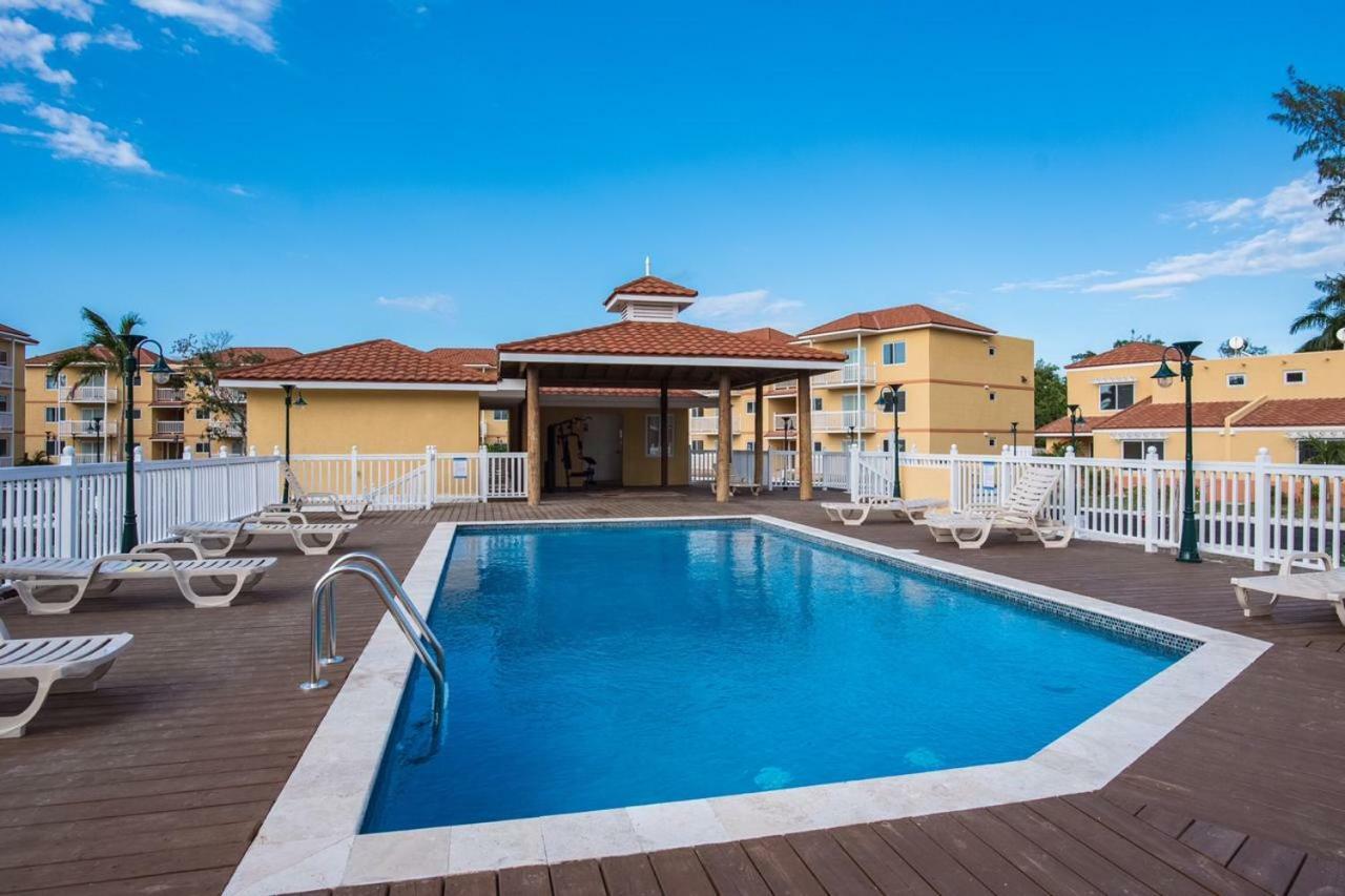 Guest house Palm Breeze House &