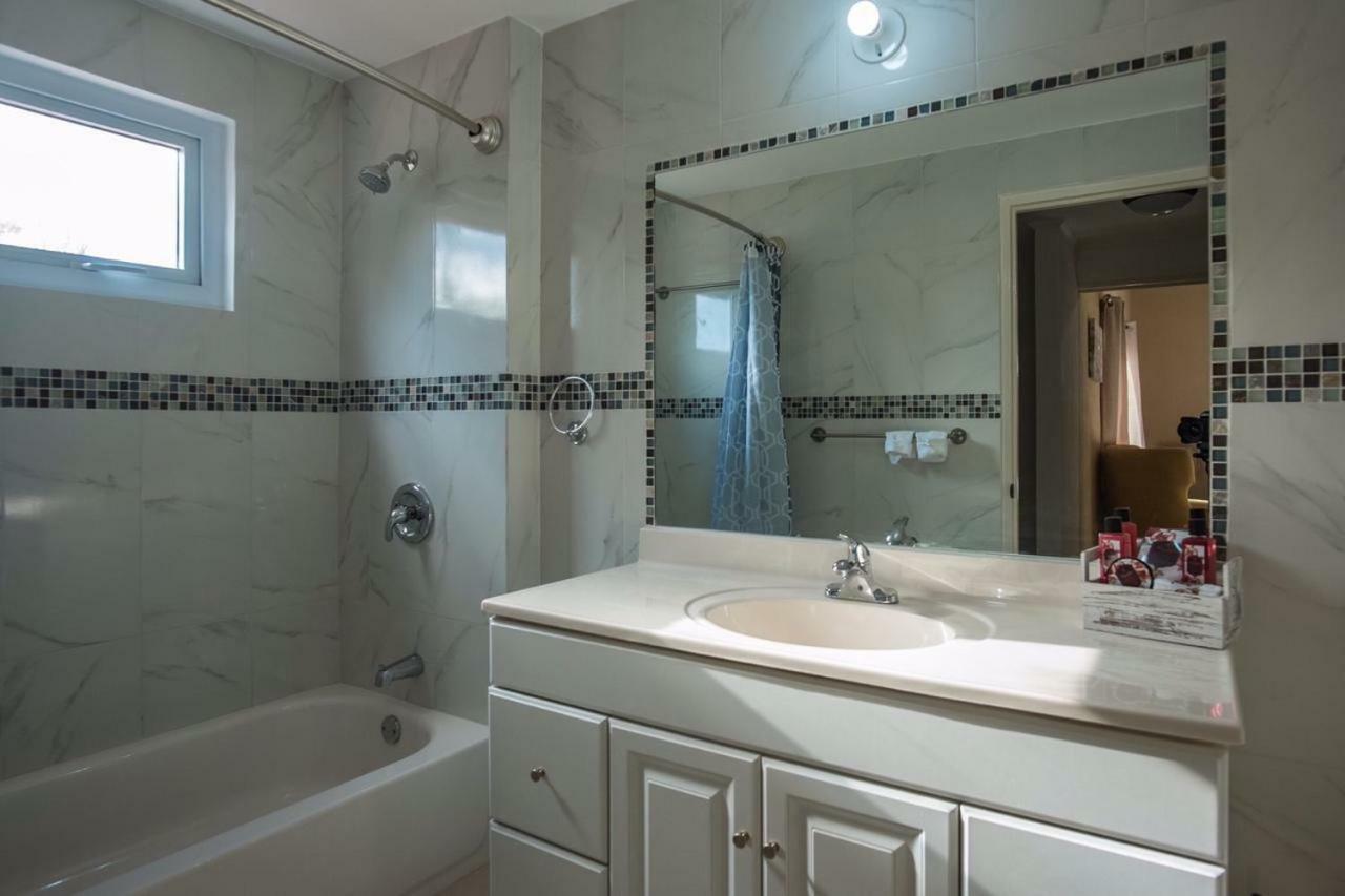 Guest house Palm Breeze House &
