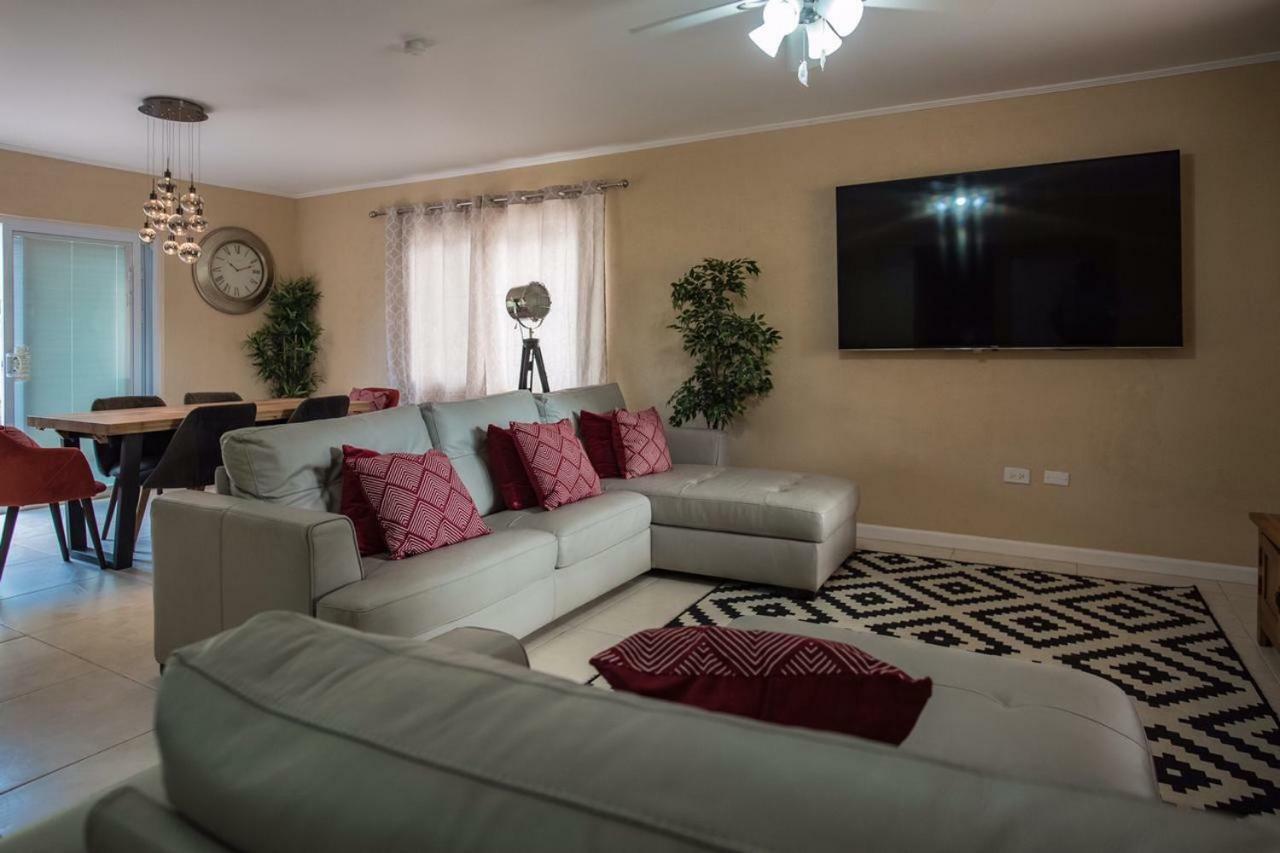 Palm Breeze House & 3*