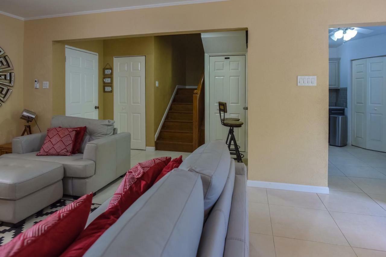 Guest house Palm Breeze House &