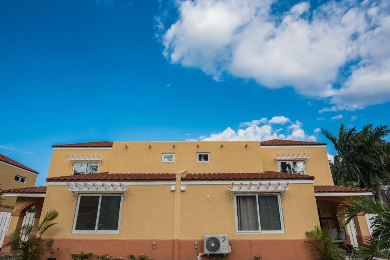 Palm Breeze House & 3*