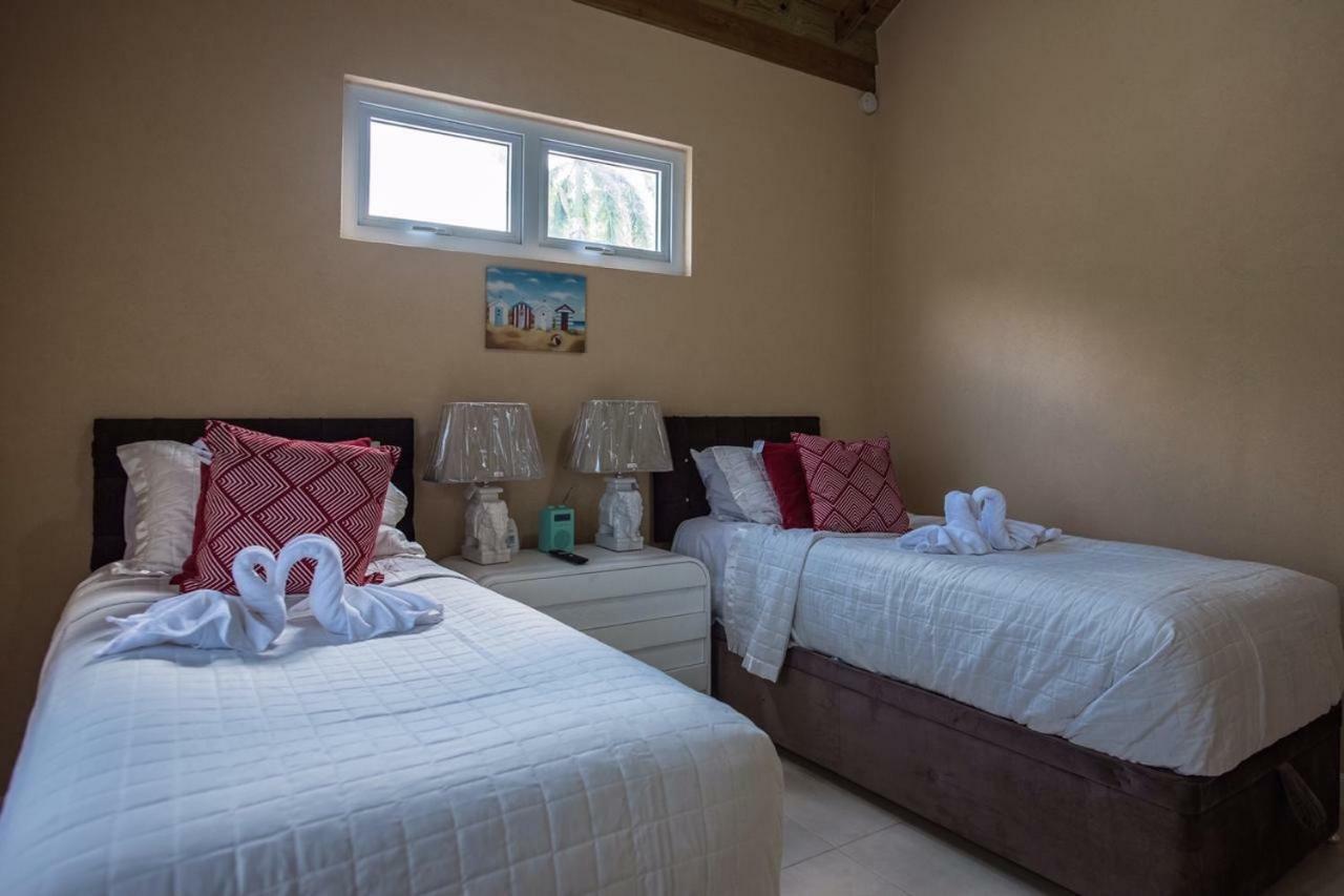 Guest house Palm Breeze House &