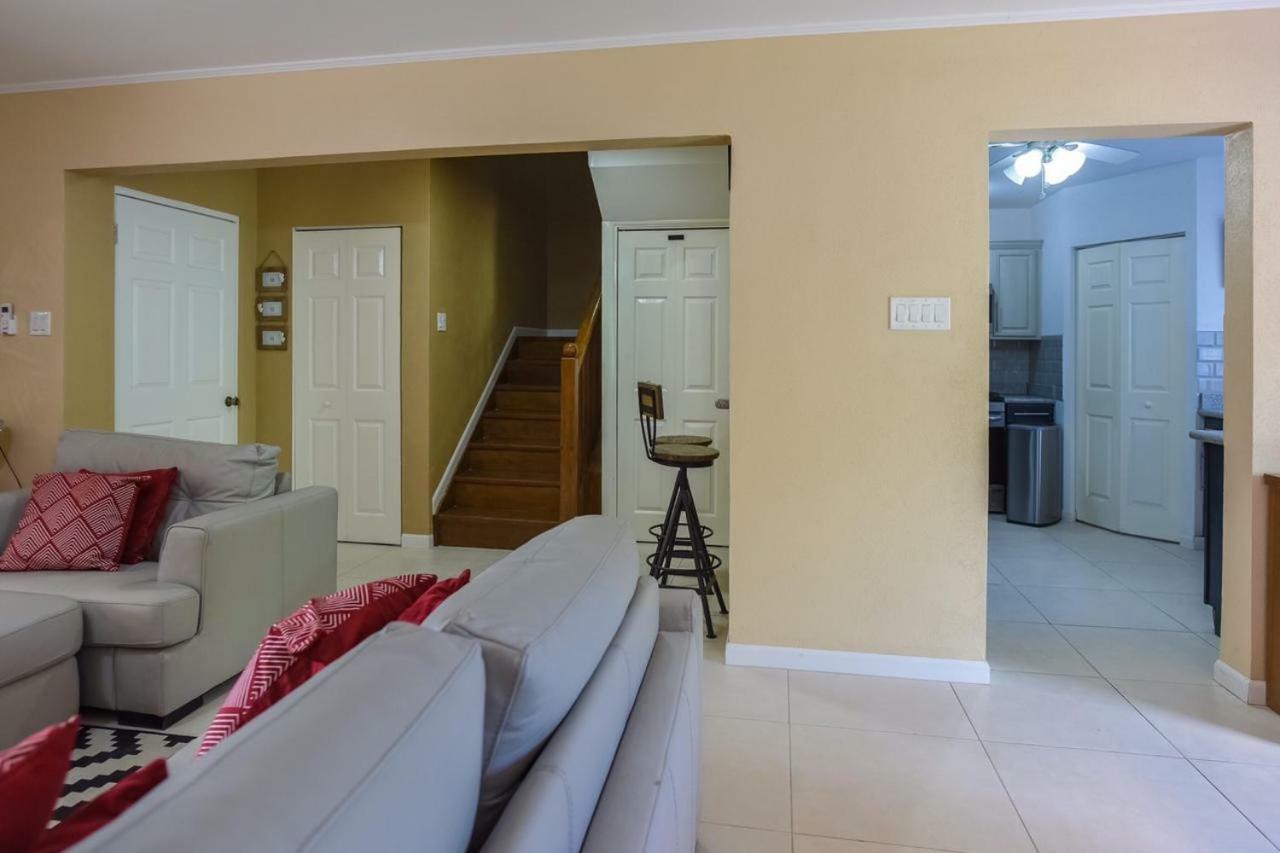Palm Breeze House & 3*