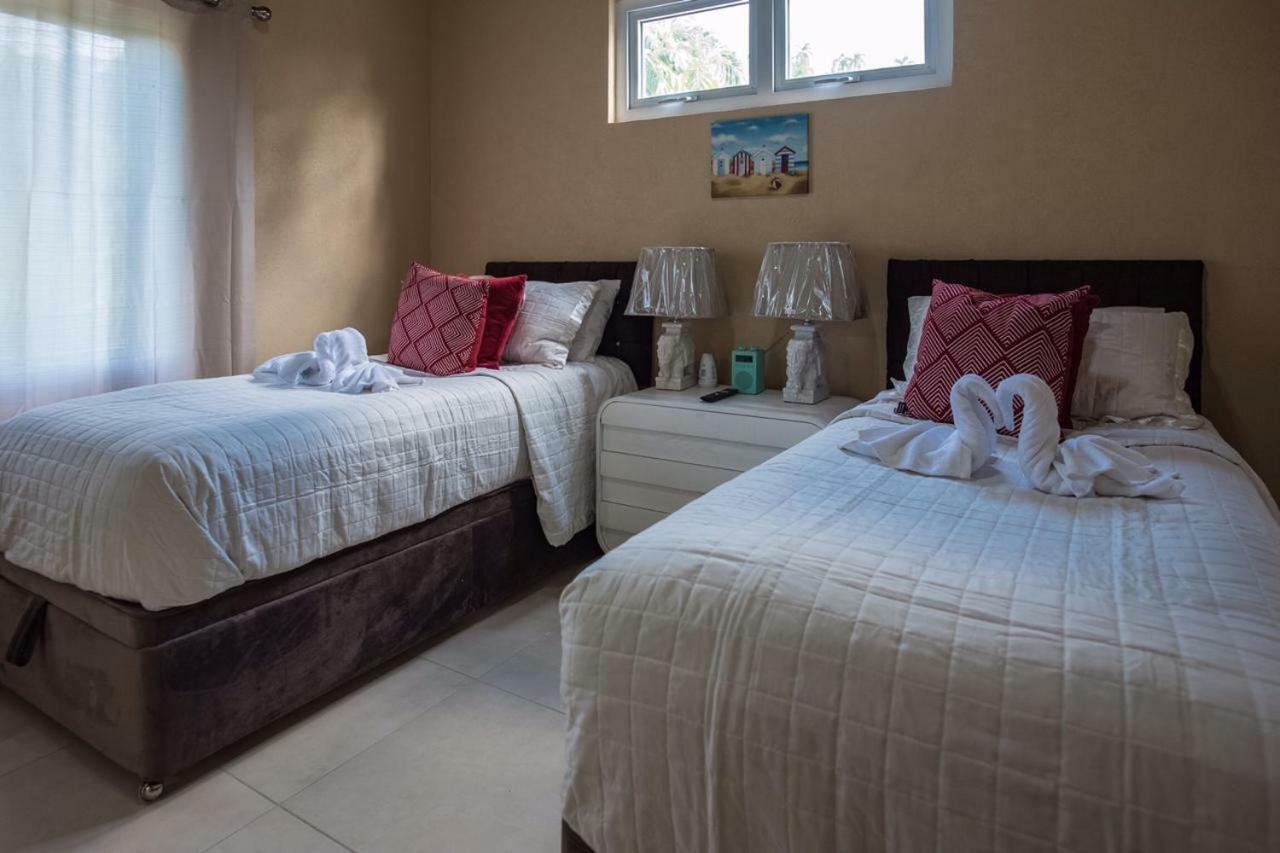 Palm Breeze House & Guest house