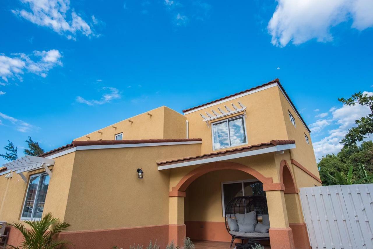 Palm Breeze House & Guest house