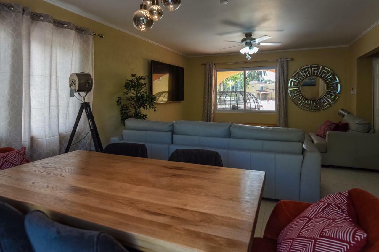 Palm Breeze House & Guest house