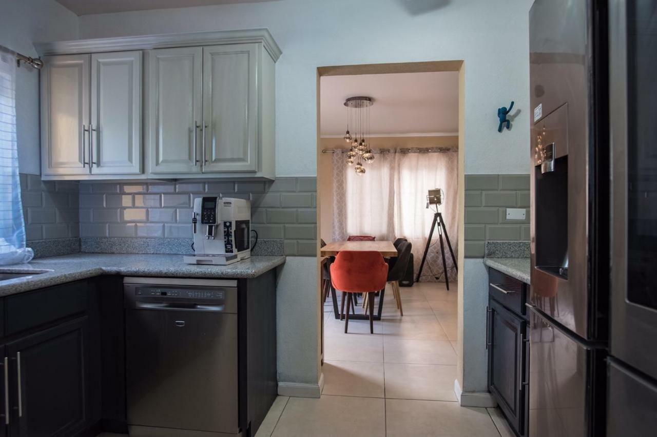 Guest house Palm Breeze House &