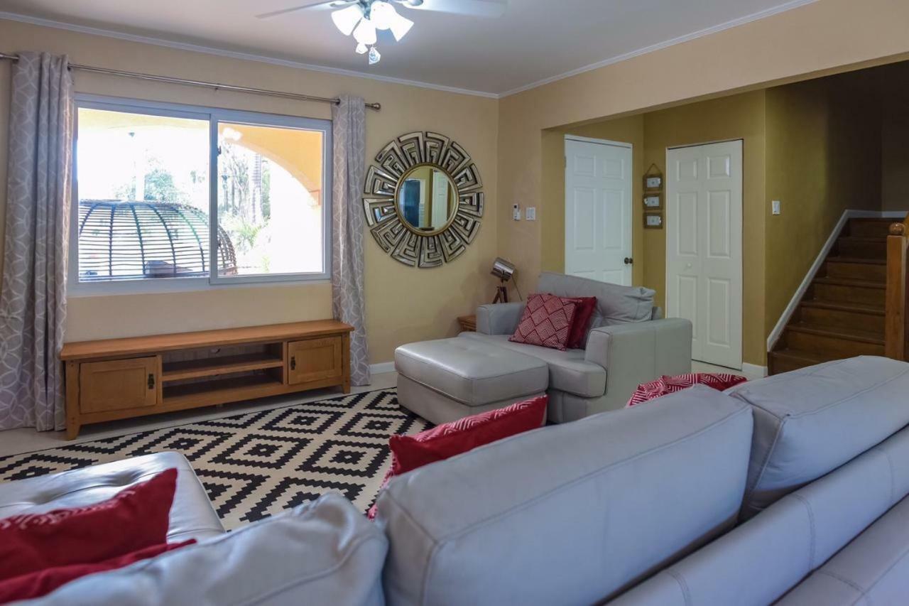 Palm Breeze House &