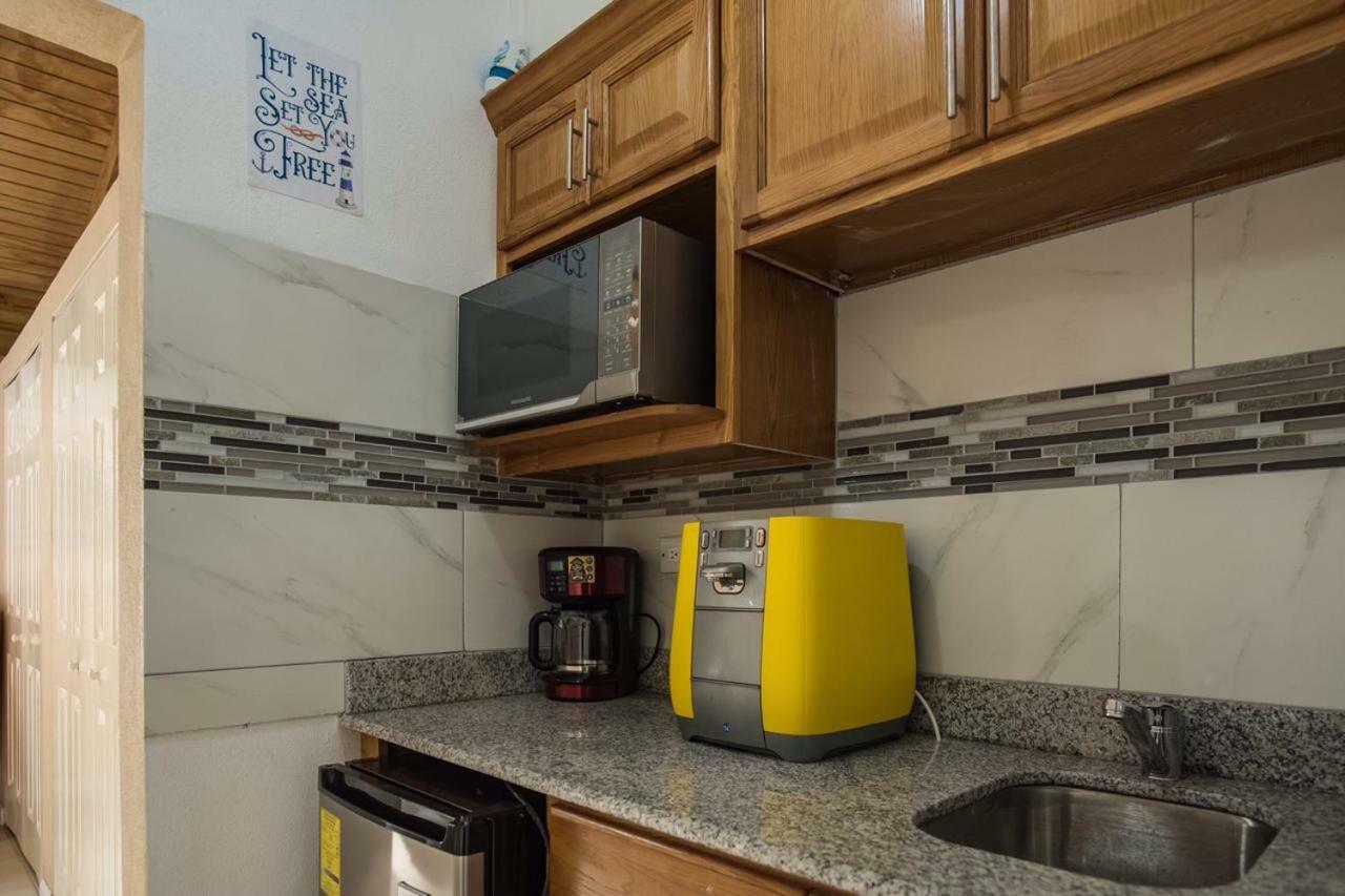 Guest house Palm Breeze House & 3*