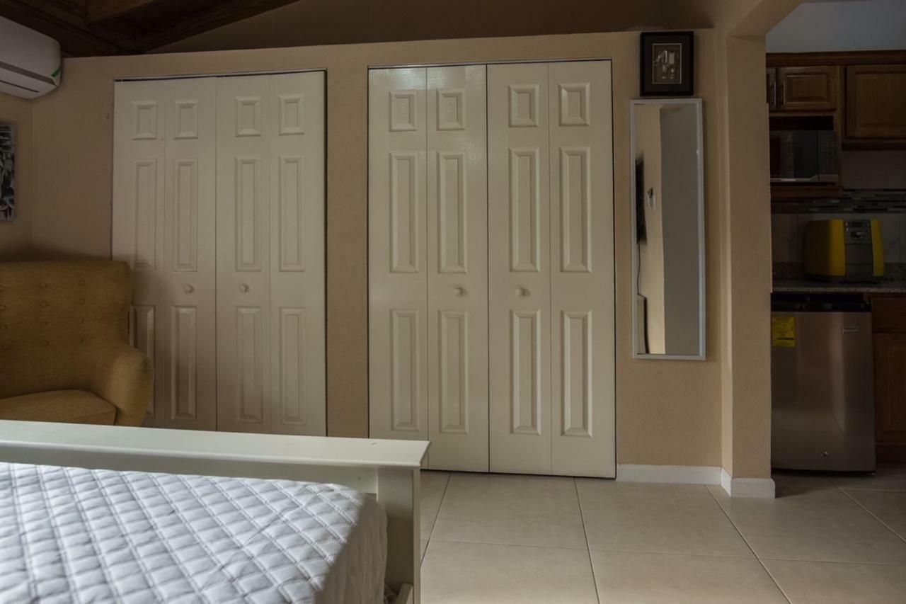 Palm Breeze House & Montego Bay
