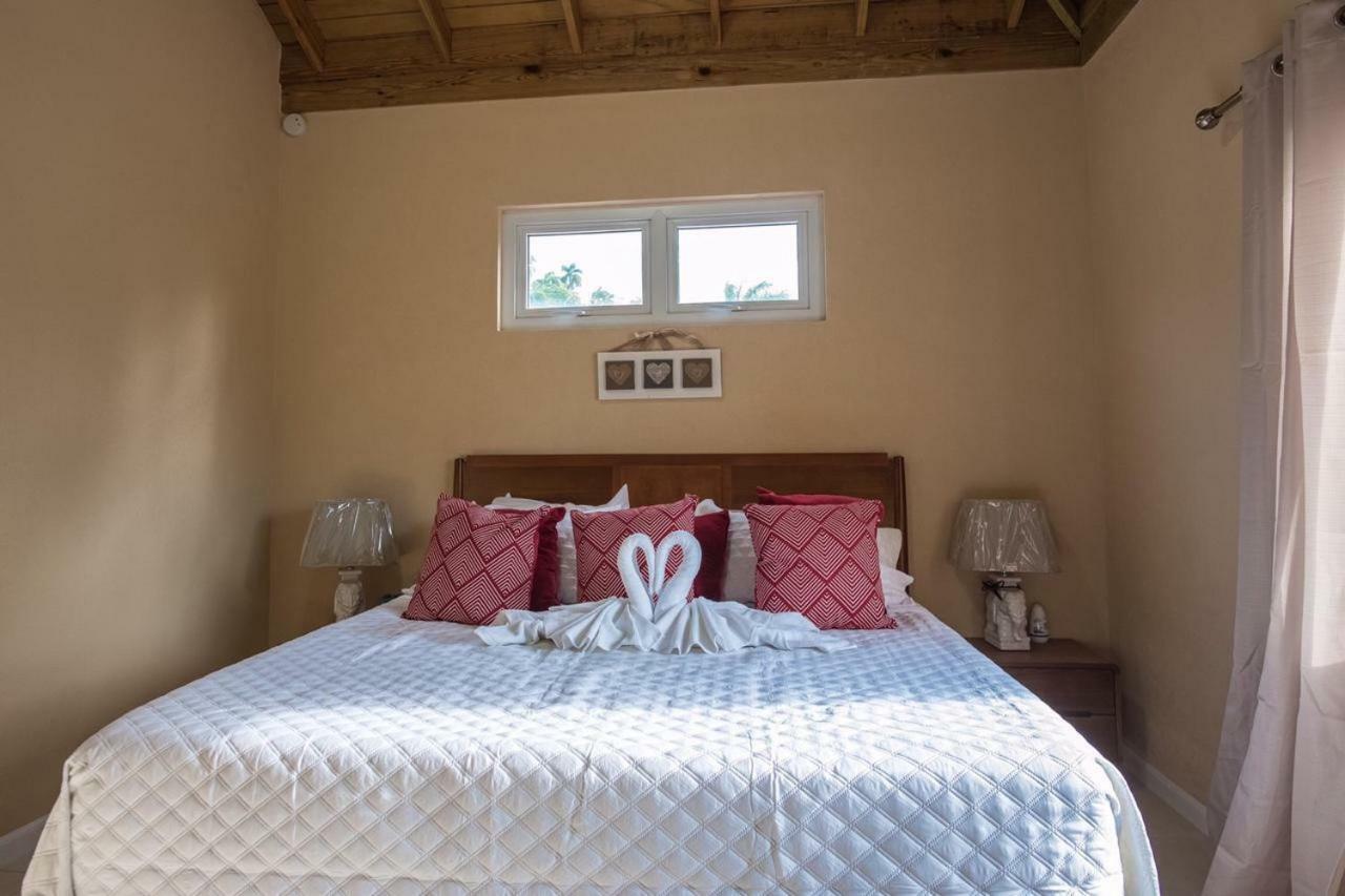Palm Breeze House & Guest house