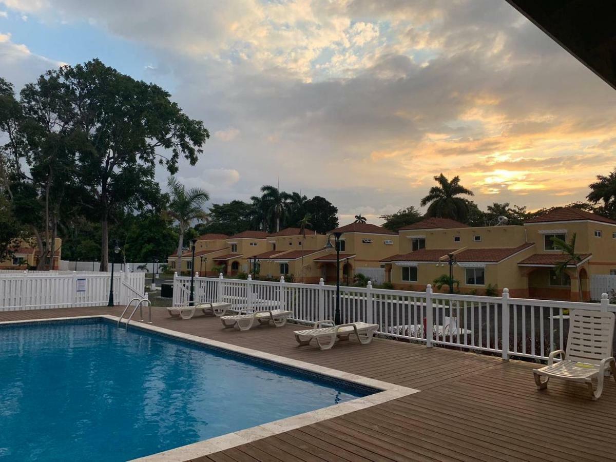 Palm Breeze House & Guest house