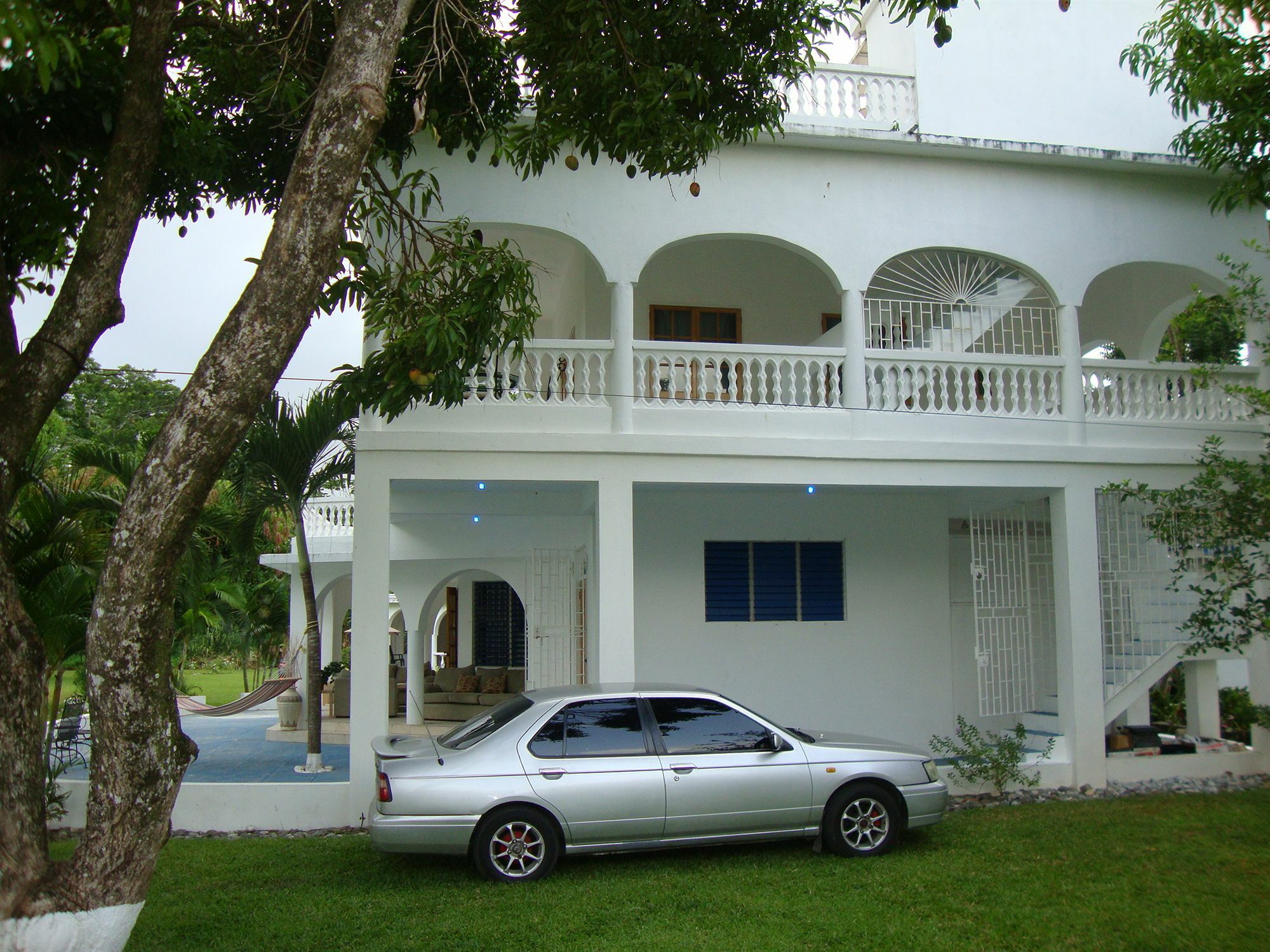 By The Sea Vacation And 3* Port Antonio