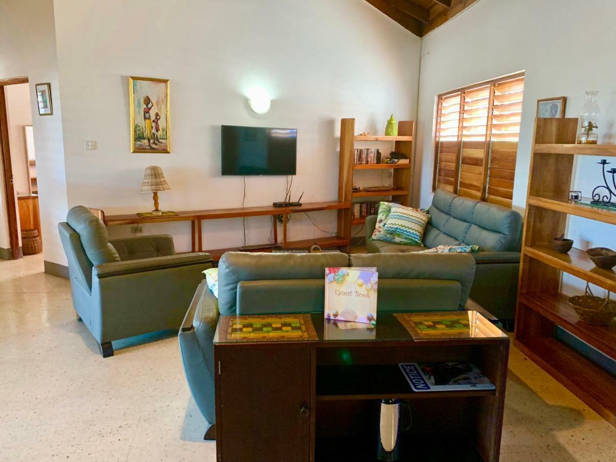 Butterfly Hill Villa & Studio Apartment * Treasure Beach