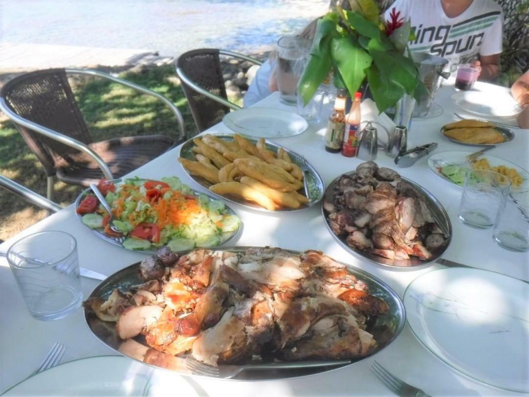 Wilks Bay Hotel *