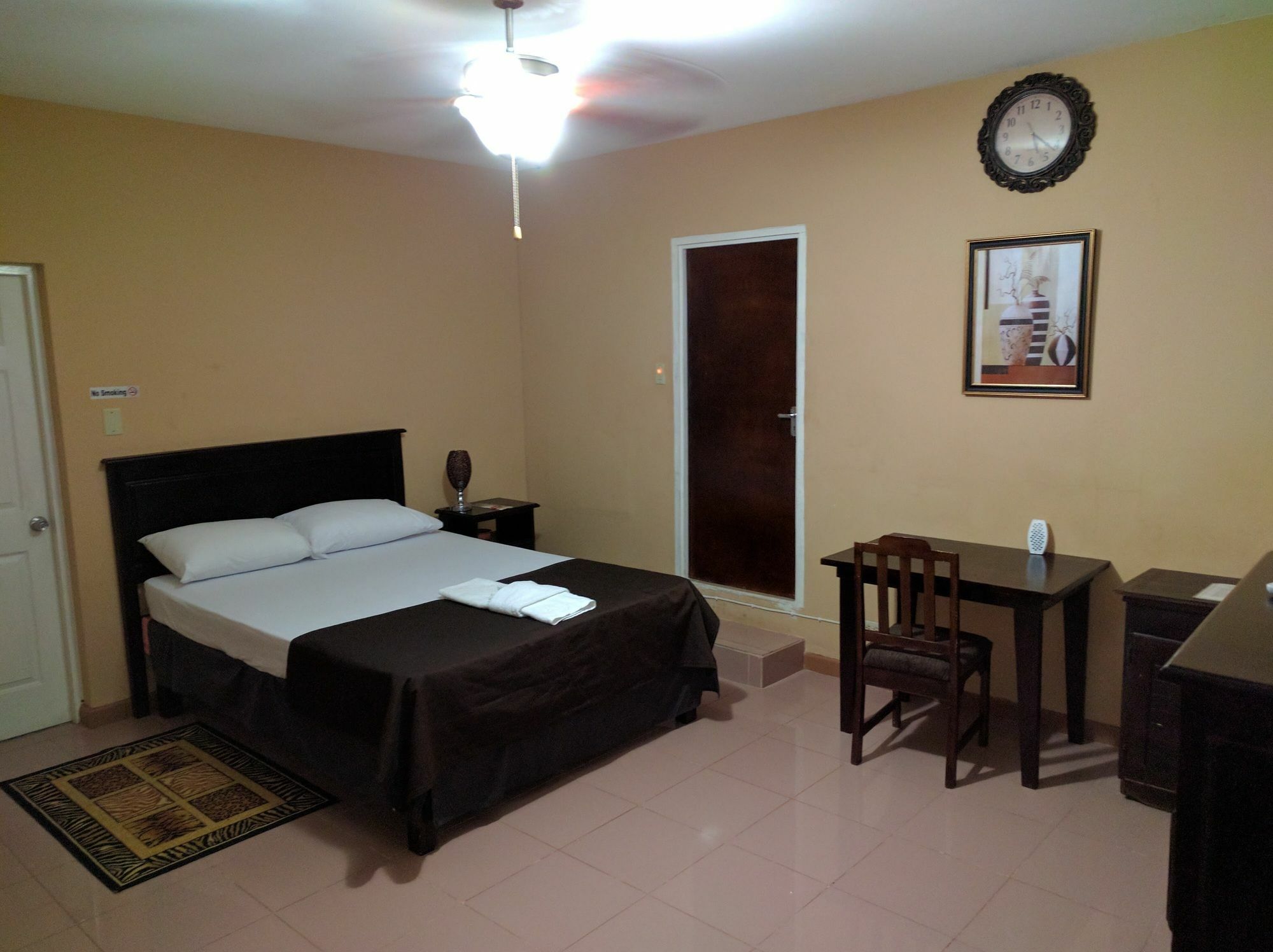 Rockhampton Suites 3*