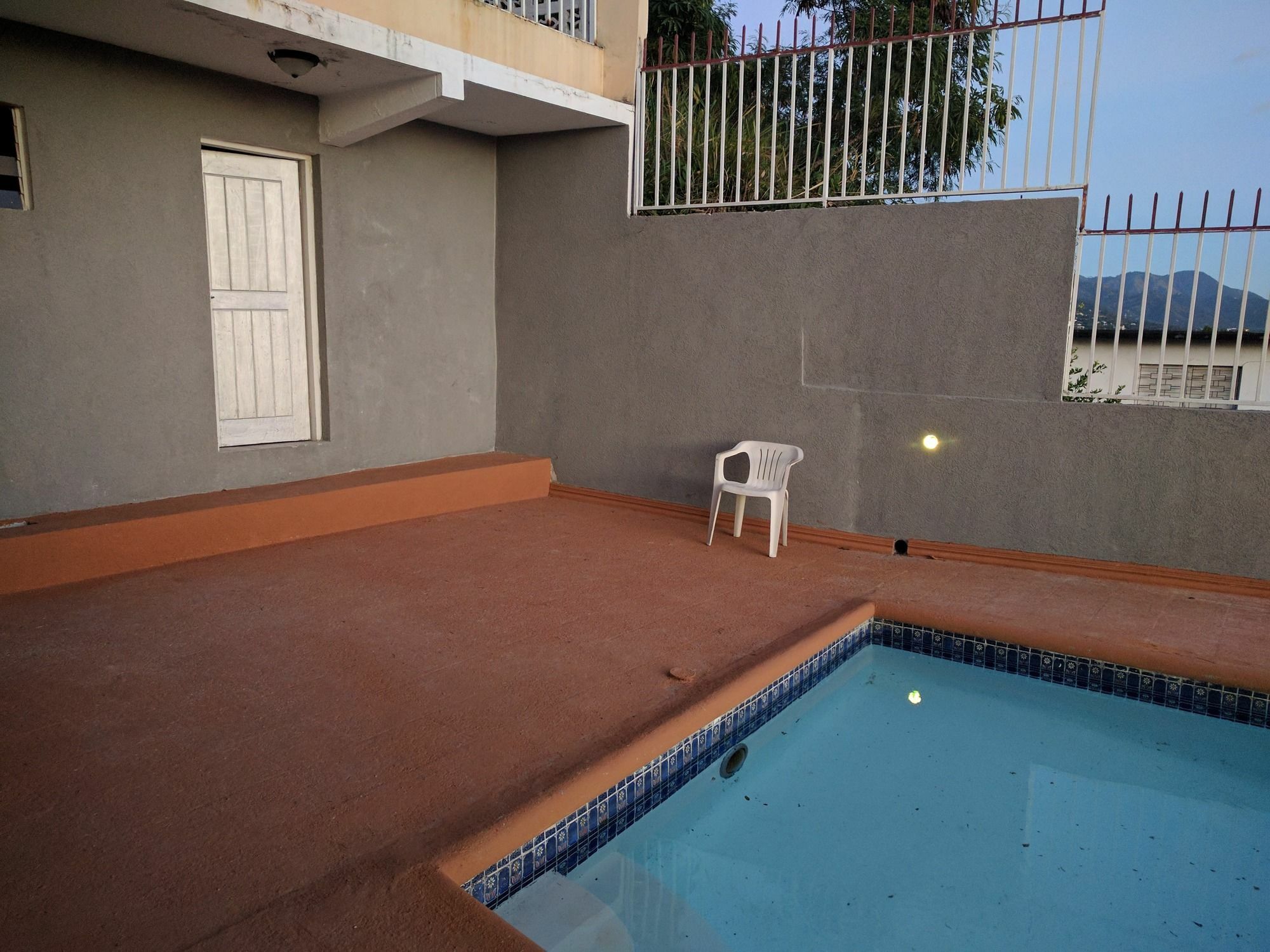 Rockhampton Suites 3*
